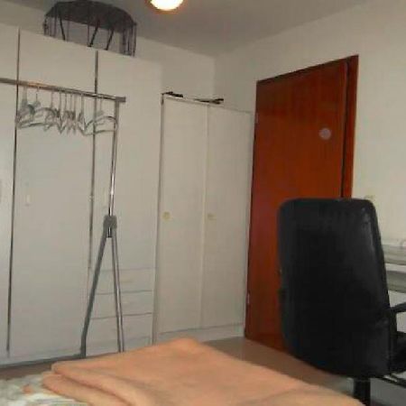 Duesseldorf - Separates, Privates Zimmer Exterior photo